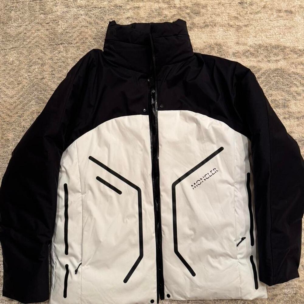 Moncler Barcena Down Jacket Men - image 3